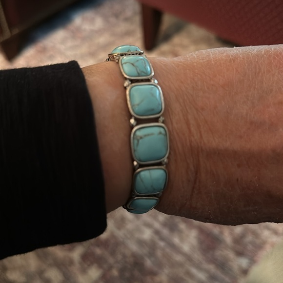 Fossil Turquoise and Silvertone Elastic Bracelet and Silver Clip Earrings Set - Picture 3 of 7